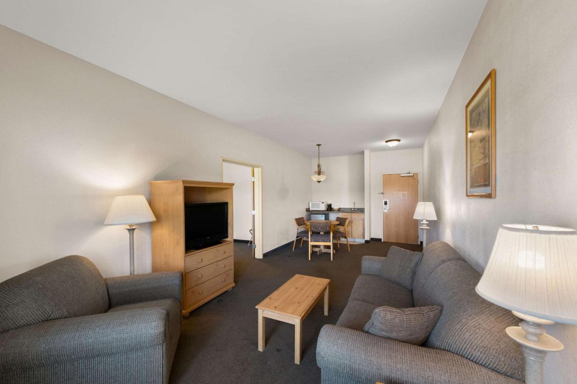 Rodeway Inn & Suites Tomahawk Exterior foto
