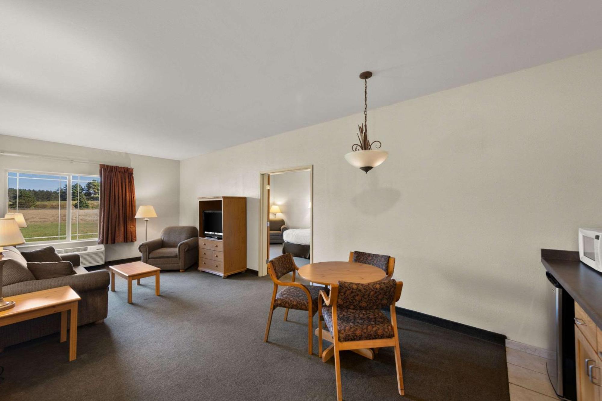 Rodeway Inn & Suites Tomahawk Exterior foto