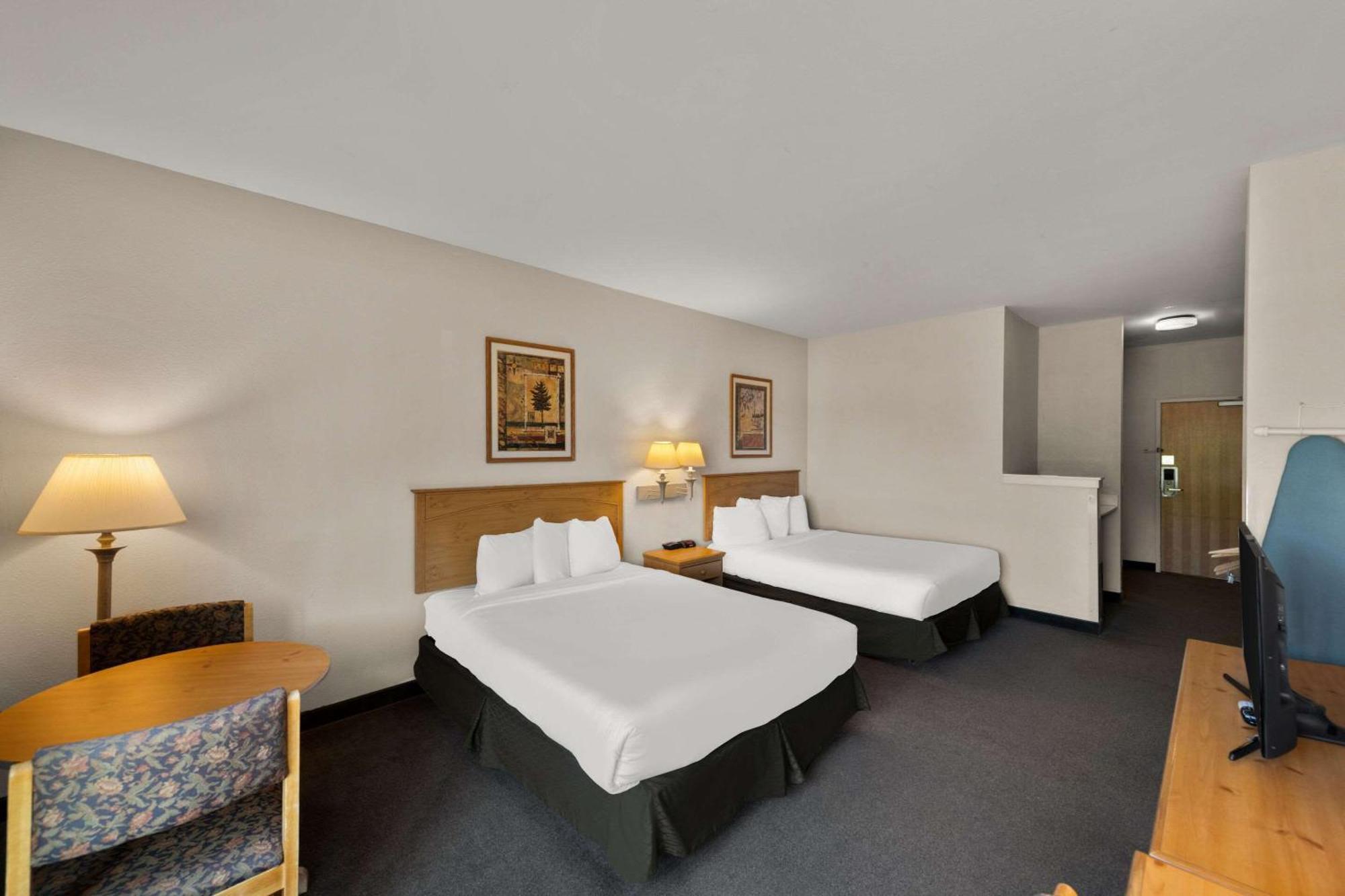 Rodeway Inn & Suites Tomahawk Exterior foto
