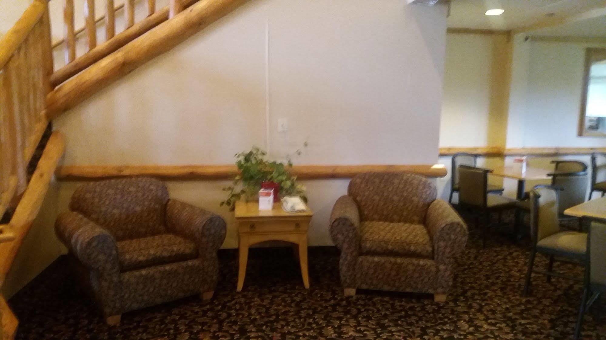 Rodeway Inn & Suites Tomahawk Exterior foto
